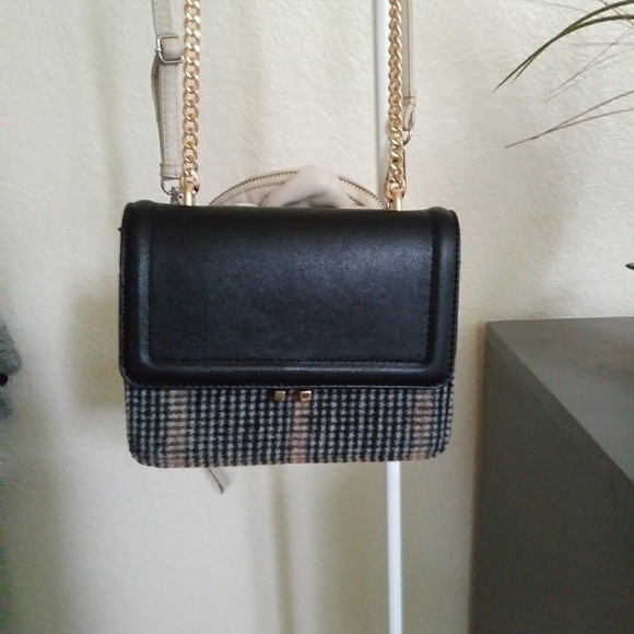 Crosbody Bags - Picture 4 of 5